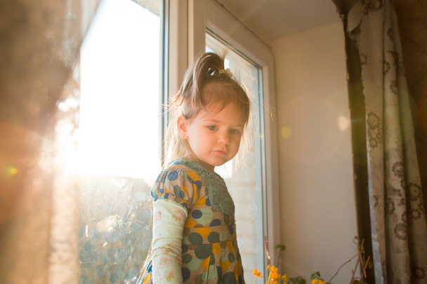 Μωρών κορίτσι παράθυρο - Φωτογραφία, εικόνα