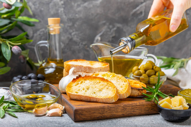 Bruschetta with olive oil, olives, pesto, garlic and parmesan. ciabatta bread with olive oil and spices. Delicacy. Delicious and healthy food. Vegan. Place to copy. copy space. - Fotografie, Obrázek