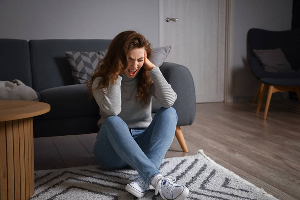 Young woman having panic attack at home - Zdjęcie, obraz