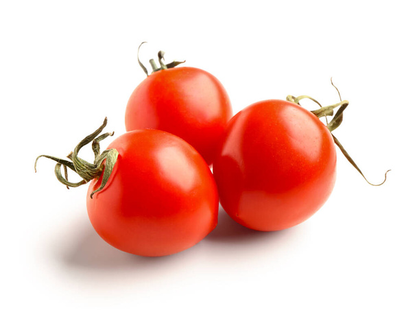 tomates cherry frescos sobre fondo blanco - Foto, imagen