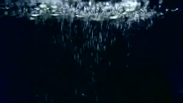 Φυσαλίδες νερού που βράζουν - Πλάνα, βίντεο