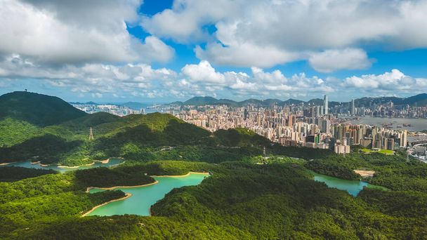 Harmonie městských a přírodních krajin v Hongkongu 8. července 2023 - Fotografie, Obrázek