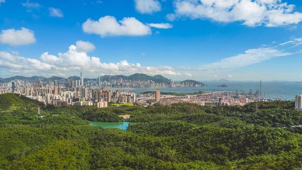 Αρμονία των αστικών και φυσικών τοπίων στο Χονγκ Κονγκ 8 Ιουλίου 2023 - Φωτογραφία, εικόνα