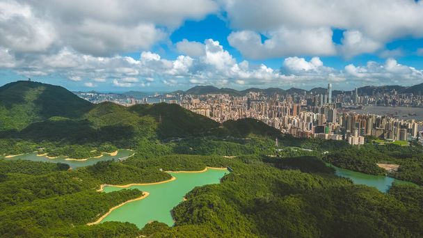Harmonie von Stadt- und Naturlandschaften in Hongkong 8. Juli 2023 - Foto, Bild