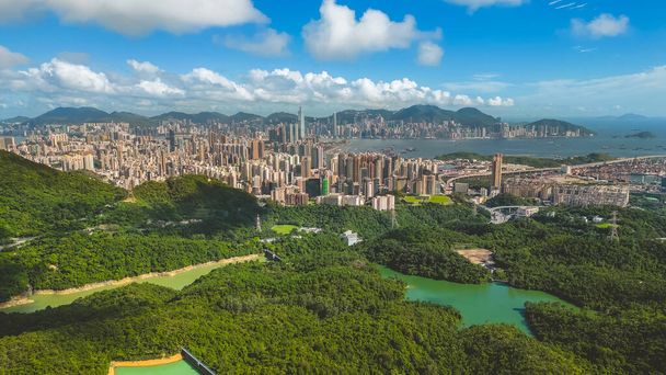 Αρμονία των αστικών και φυσικών τοπίων στο Χονγκ Κονγκ 8 Ιουλίου 2023 - Φωτογραφία, εικόνα