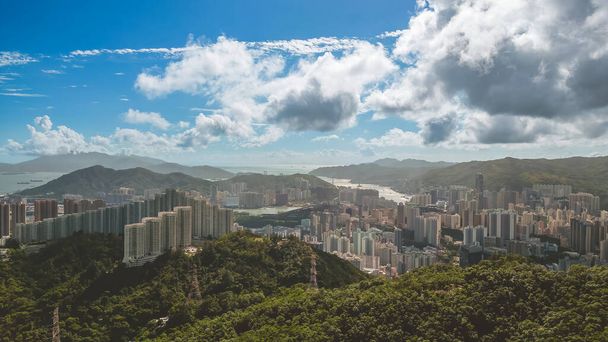 Harmonie des paysages urbains et naturels à Hong Kong 8 juillet 2023 - Photo, image