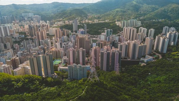 μοναδικό μείγμα οικιστικών και βιομηχανικών περιοχών στο Χονγκ Κονγκ 8 Ιουλίου 2023 - Φωτογραφία, εικόνα
