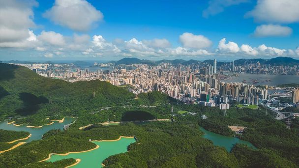 Harmonie městských a přírodních krajin v Hongkongu 8. července 2023 - Fotografie, Obrázek