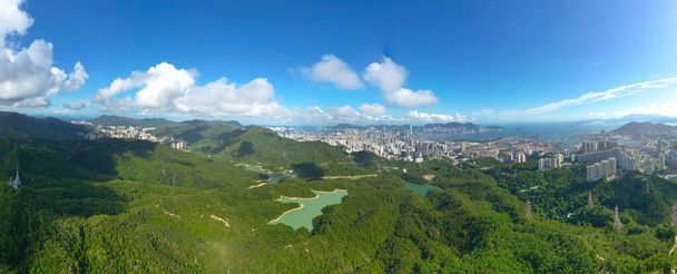 Kaupunki- ja luonnonmaisemien harmonia Hongkongissa 8. heinäkuuta 2023 - Valokuva, kuva
