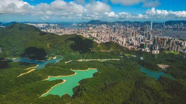 8 Temmuz 2023 'te Hong Kong' daki kentsel ve doğal manzaraların ahengi - Fotoğraf, Görsel