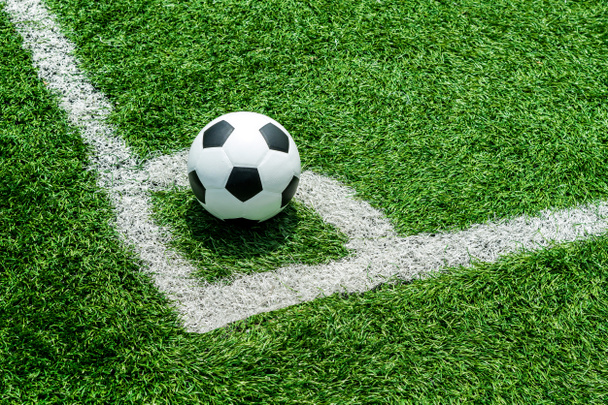 Futebol Futebol no canto chute linha de bola e um campo de futebol, campo de futebol, textura de fundo - Foto, Imagem