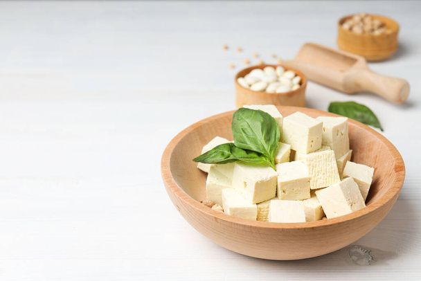 Tradycyjny składnik kuchni azjatyckiej - tofu, twarożek fasolowy - Zdjęcie, obraz