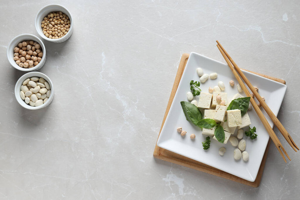 Tradycyjny składnik kuchni azjatyckiej - tofu, twarożek fasolowy - Zdjęcie, obraz
