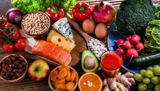 Ravitsemuksellista ruokavaliota edustavat elintarvikkeet, jotka voivat parantaa yleistä terveydentilaa - Valokuva, kuva
