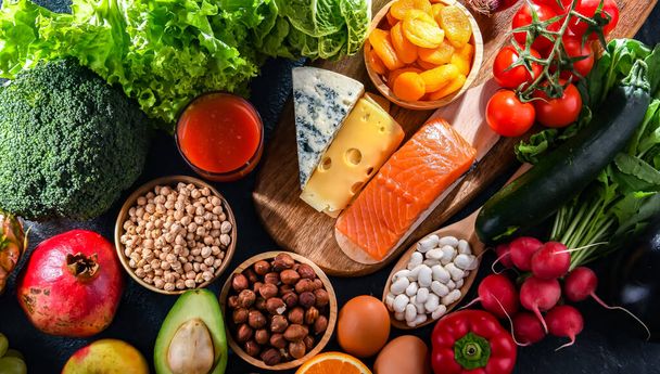 Ravitsemuksellista ruokavaliota edustavat elintarvikkeet, jotka voivat parantaa yleistä terveydentilaa - Valokuva, kuva