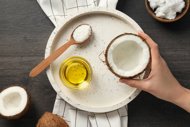 Concept of body care with coconut and coconut oil - Valokuva, kuva
