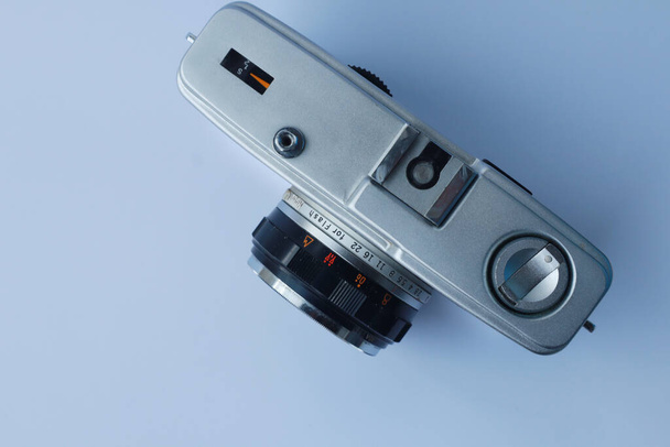 Vintage valokuva kamera, eristetty valkoinen
 - Valokuva, kuva