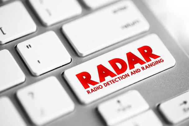 RADAR - Radio Detection And Ranging acronim to system detekcji wykorzystujący fale radiowe do określenia odległości, tekstowy przycisk koncepcyjny na klawiaturze - Zdjęcie, obraz