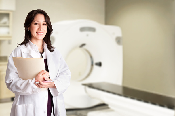 Female doctor radiologist at CT CAT scan with chart - Foto, Bild