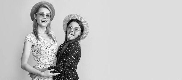 Mother and daughter kid banner, copy space, isolated background. glad mom and daughter in straw hat on yellow background - Zdjęcie, obraz
