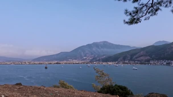 Zeitraffer der Küste von Fethiye mit Booten, Mugla, Türkei - Filmmaterial, Video