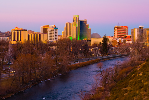 Reno város naplementekor - Fotó, kép