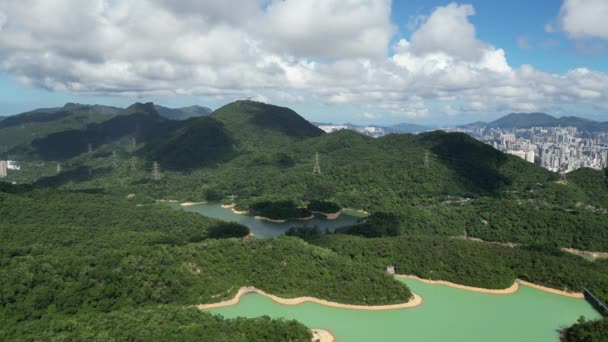 Μείγμα αστικού και φυσικού περιβάλλοντος στο Kowloon Reservoir, 8 Ιουλίου 2023 - Πλάνα, βίντεο