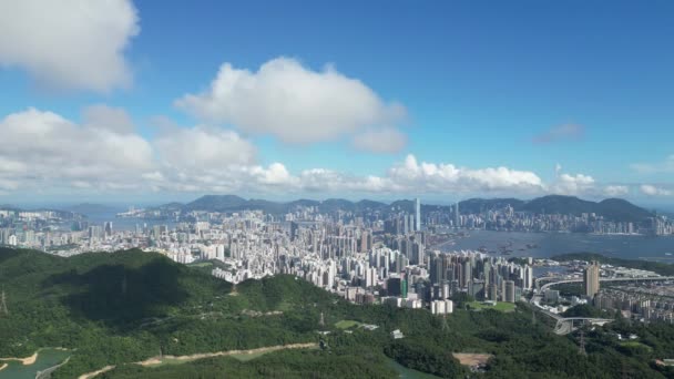 Mischung aus Stadt und Natur am Kowloon-Stausee, 8. Juli 2023 - Filmmaterial, Video