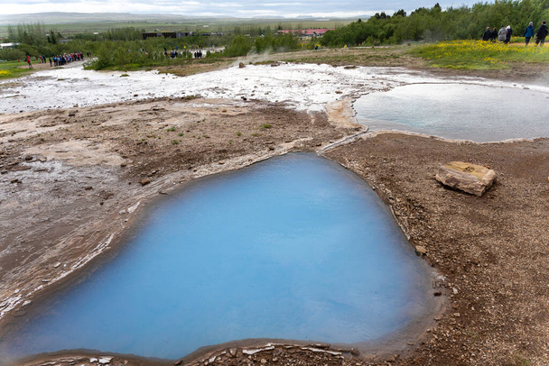 Entrambe le piscine di Blesi Hot Spring in Haukadalur Valley, Islanda - Foto, immagini
