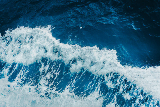 View from above turquoise ocean waves background - Foto, immagini