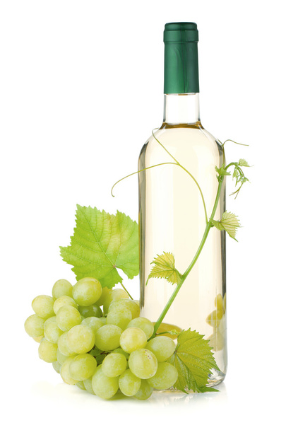 White wine bottle and grapes - Foto, afbeelding