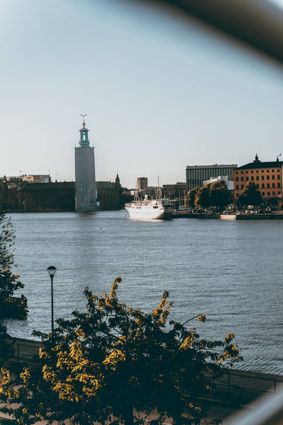 A white ship in the habor of Stockholm - Φωτογραφία, εικόνα