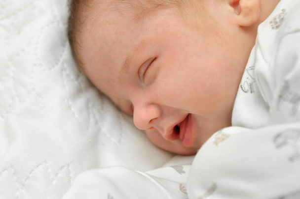 Newborn baby sleep first days in a hospital - Foto, imagen