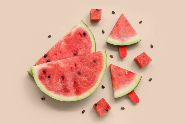 Pieces of fresh watermelon and seeds on beige background - Foto, imagen