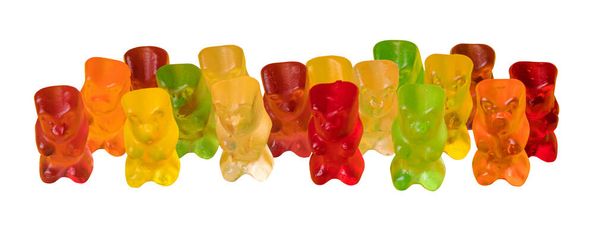 Meerkleurige snoepjes in de vorm van een grizzlybeer. Jelly Bear geïsoleerd op witte achtergrond - Foto, afbeelding