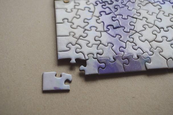 Focus sélectif de pièces puzzle, fond de puzzle. - Photo, image
