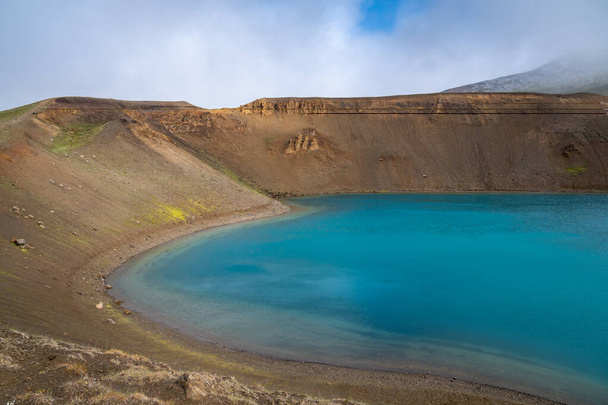 Viti kráter, egy vulkanikus kráter, teálvízzel töltve, Krafla és Myvatn közelében Izlandon - Fotó, kép