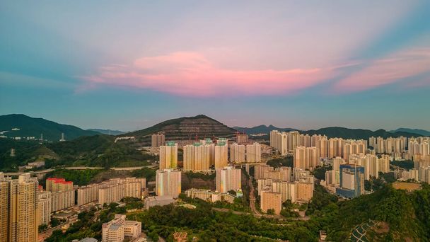 Яскравий район району Шунь Лі у Гонконзі, 12 липня 2023 року - Фото, зображення