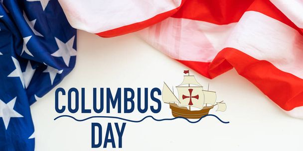 Fröhliche Kolumbus-Feier mit Segelboot und Ozeanszene. Hochwertiges Foto - Foto, Bild