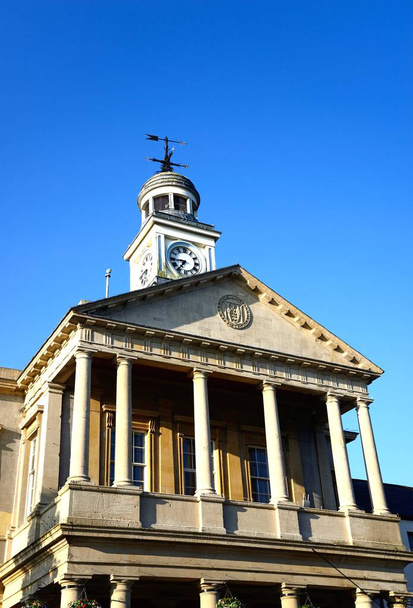 Pohled na horní část sálu Guildhall podél Fore Street, Chard, Somerset, Velká Británie, Evropa - Fotografie, Obrázek