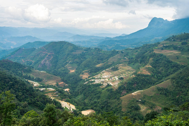 panoramiczny widok na pętlę ha gian na północnym Wietnamie - Zdjęcie, obraz