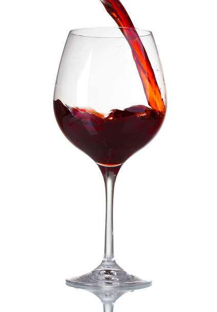 κόκκινο κρασί χύνοντας στο ποτήρι - Φωτογραφία, εικόνα