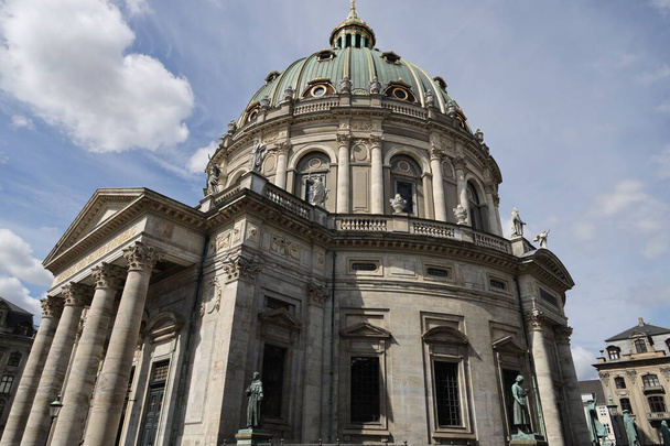 フレデリクス・キルケ教会がコペンハーゲンにある。高品質の写真 - 写真・画像