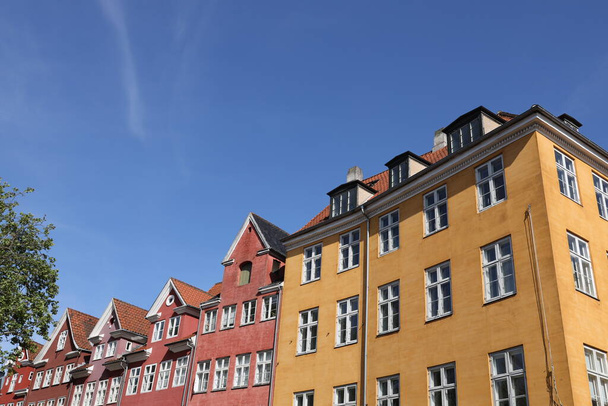 Пастельні кольори характерних будівель Копенгагена. Високоякісна фотографія - Фото, зображення