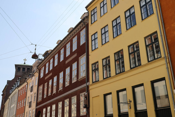 Los colores pastel de los edificios característicos de Copenhague. Foto de alta calidad - Foto, imagen