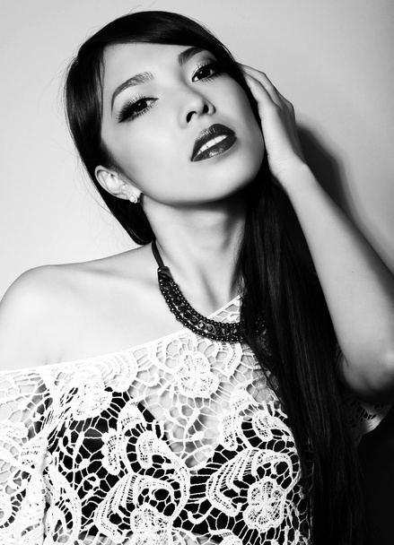 schöne asiatische Frau mit langen Haaren - Foto, Bild