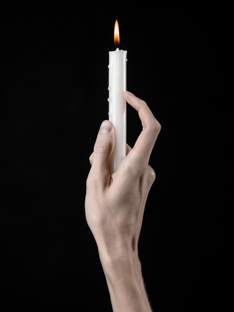hands holding a candle, a candle is lit, black background, solitude, warmth, in the dark, Hands death, hands witch - Foto, afbeelding