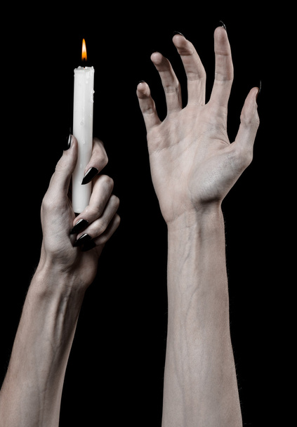 hands holding a candle, a candle is lit, black background, solitude, warmth, in the dark, Hands death, hands witch - Foto, Imagem
