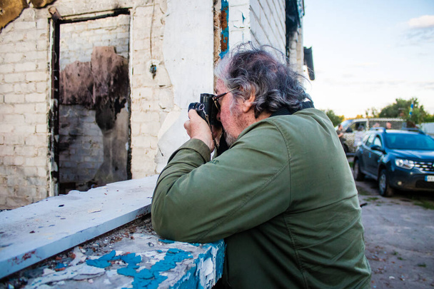 Tento vynikající francouzský novinář, fotograf a velký reportér se zabývá válkou na Ukrajině a v konfliktních zónách. Zabýval se řadou významných konfliktů v Evropě, na Blízkém východě a v Africe. Yan Morvan je považován ve světě Photoj - Fotografie, Obrázek
