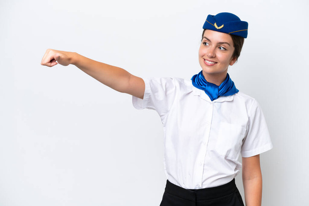 Avion hôtesse de l'air femme caucasienne isolé sur fond blanc donnant un pouce geste - Photo, image